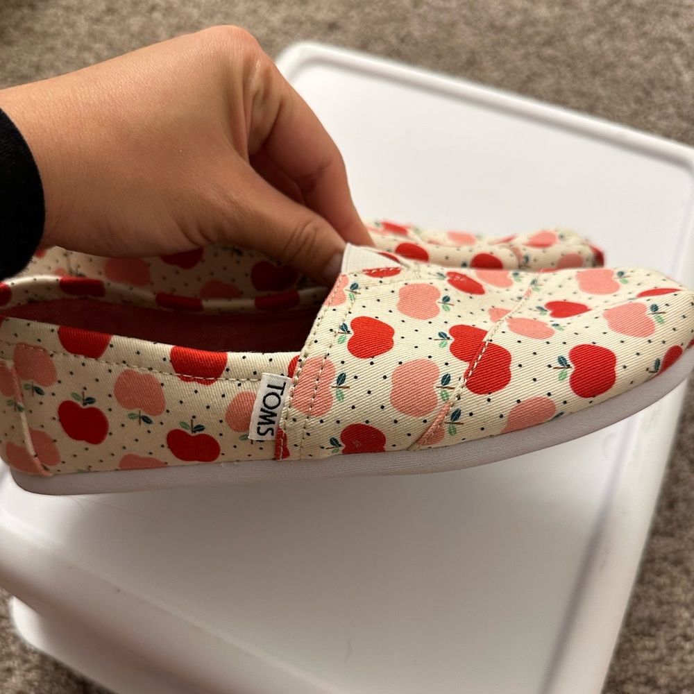 Tom’s shoes